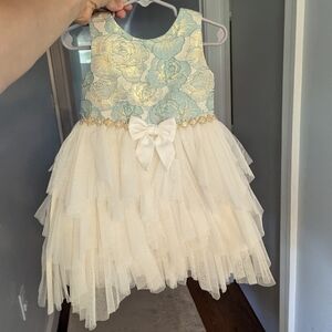 Adorable wedding/flower girl dress